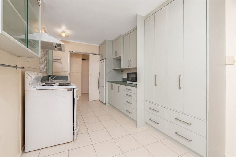 Photo of property in 40 Edwards Avenue, Henderson, Auckland, 0610