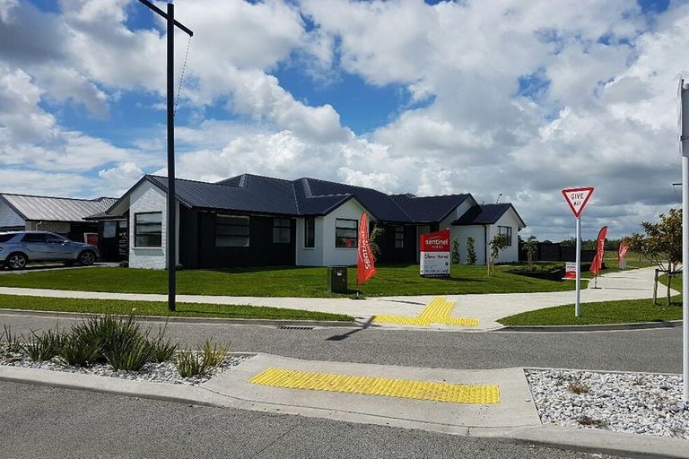 Photo of property in 2 Helen June Avenue, Flagstaff, Hamilton, 3210