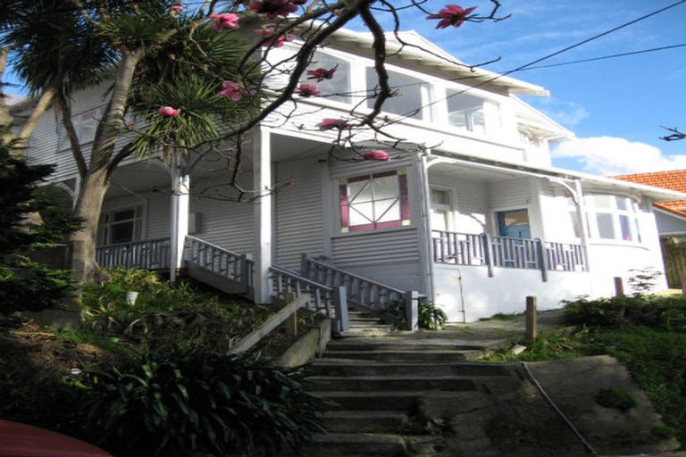 Photo of property in 19 Lower North Terrace, Kelburn, Wellington, 6012