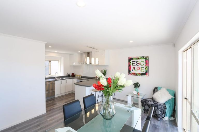 Photo of property in 2/33 Hawker Street, Mount Victoria, Wellington, 6011