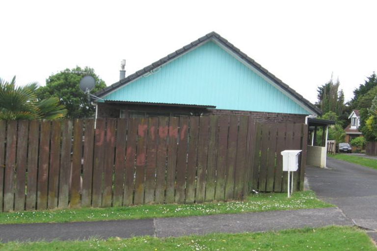 Photo of property in 3/68 Clayburn Road, Glen Eden, Auckland, 0602