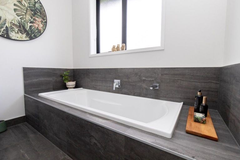 Photo of property in 5 Costello Drive, Ngatea, 3503