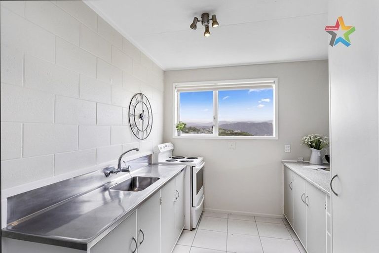 Photo of property in 10b Camellia Terrace, Maungaraki, Lower Hutt, 5010