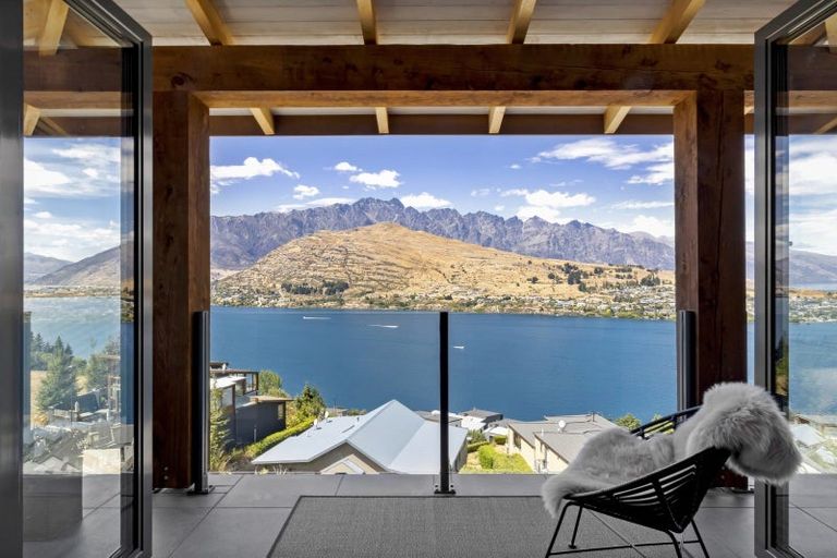Photo of property in 32 Highview Terrace, Queenstown, 9300
