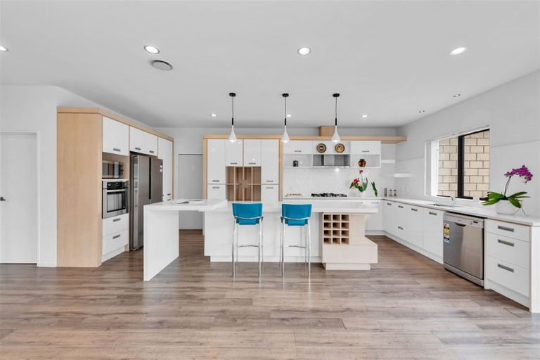 Photo of property in 37 Rosewell Crescent, Flat Bush, Auckland, 2019