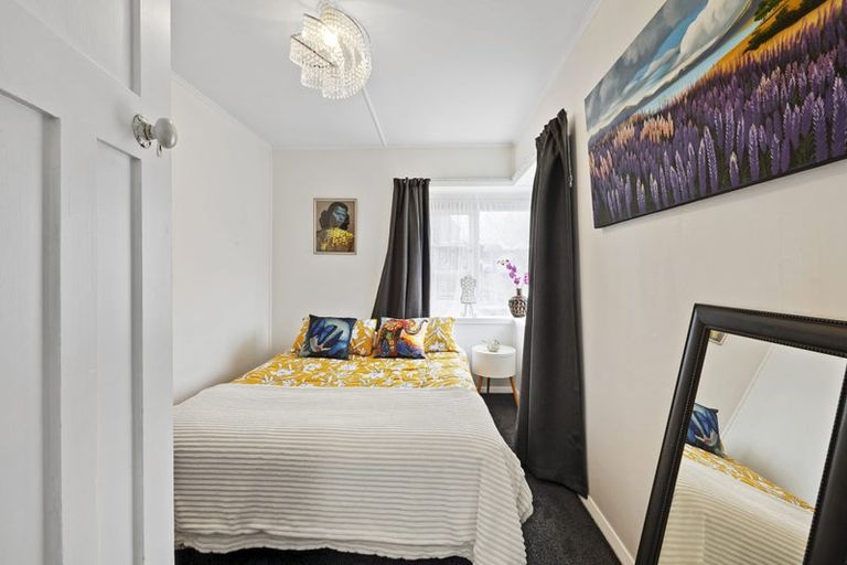 Photo of property in 110a Cook Street, Marfell, New Plymouth, 4310