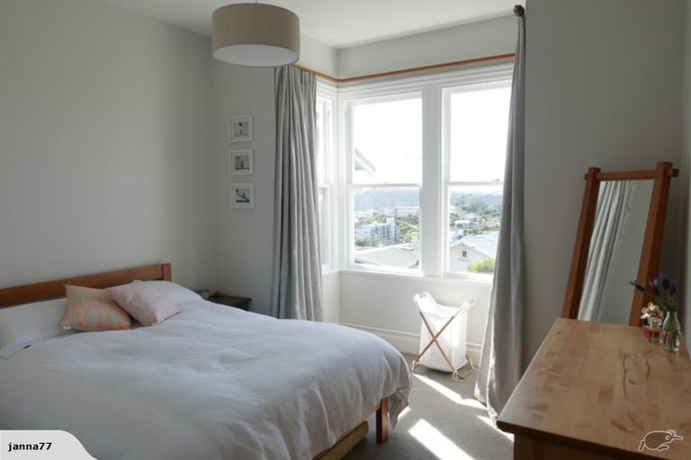 Photo of property in 22 Sugarloaf Road, Brooklyn, Wellington, 6021