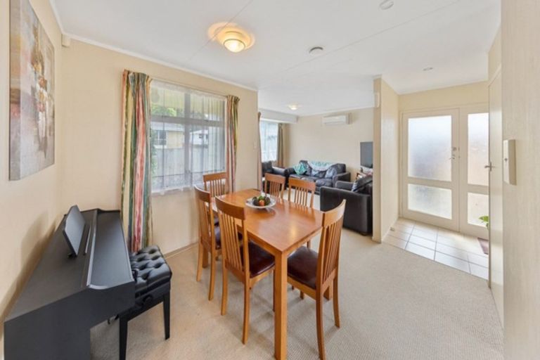 Photo of property in 93 Arimu Road, Papakura, 2110