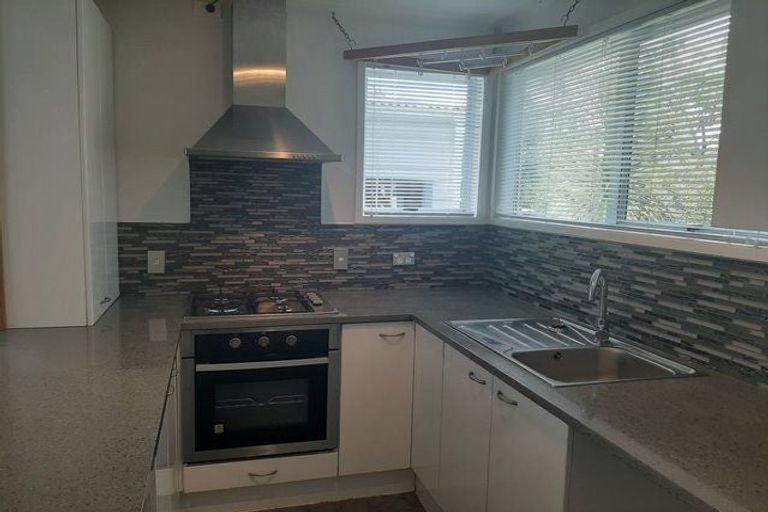 Photo of property in 19 Stallard Place, Glen Eden, Auckland, 0602