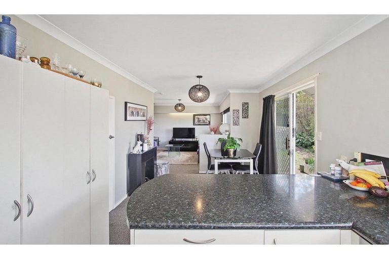 Photo of property in 2/57 Coronation Road, Hillcrest, Auckland, 0627