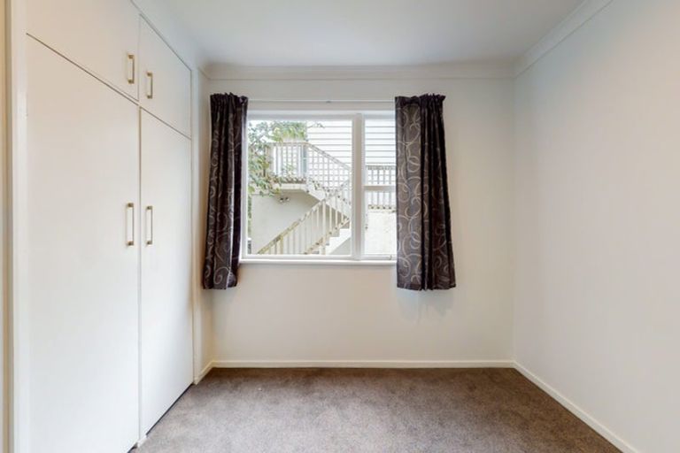 Photo of property in 5 Ranelagh Terrace, Karori, Wellington, 6012