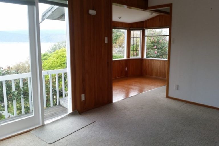 Photo of property in 9 Tai Paku Paku Road, Karaka Bays, Wellington, 6022