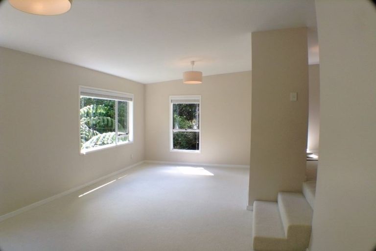 Photo of property in 55 Gatman Street, Birkdale, Auckland, 0626
