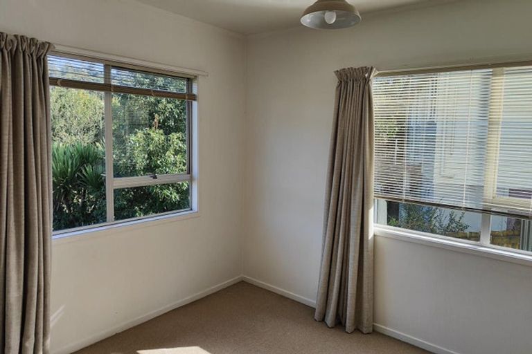 Photo of property in 27 Cheval Drive, Totara Vale, Auckland, 0629