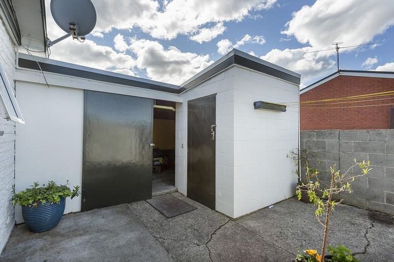 Photo of property in 160 Macandrew Road, South Dunedin, Dunedin, 9012