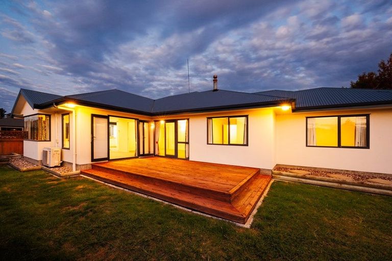 Photo of property in 27 Parnell Heights Drive, Kelvin Grove, Palmerston North, 4414