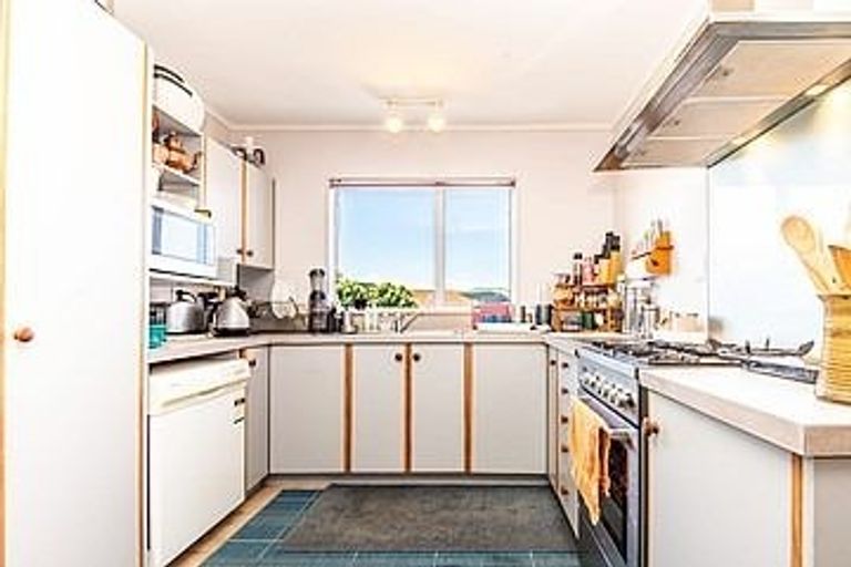 Photo of property in 20 Ordley Grove, Tawa, Wellington, 5028