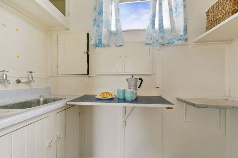 Photo of property in 25 Newman Terrace, Thorndon, Wellington, 6011