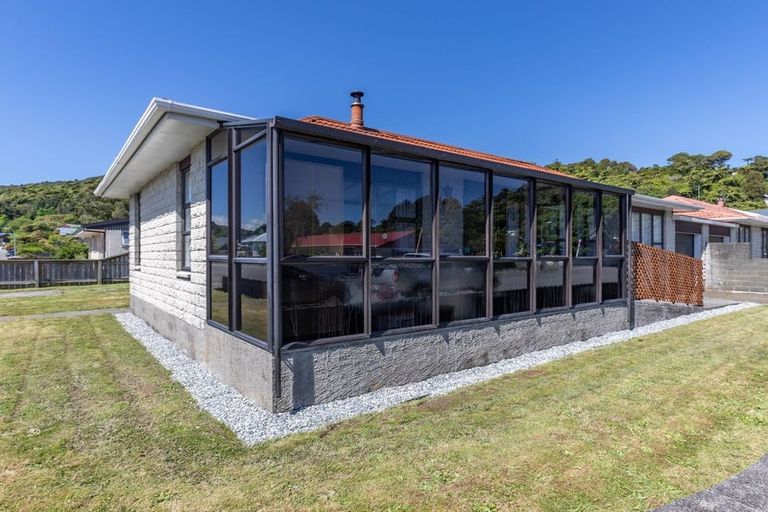 Photo of property in 17 Perotti Street, Greymouth, 7805