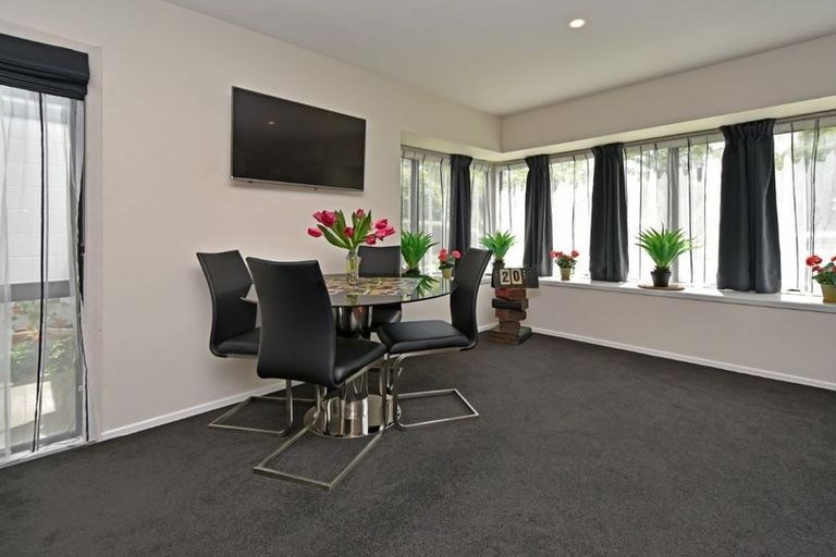 Photo of property in 1 Chatswood Place, Bishopdale, Christchurch, 8051