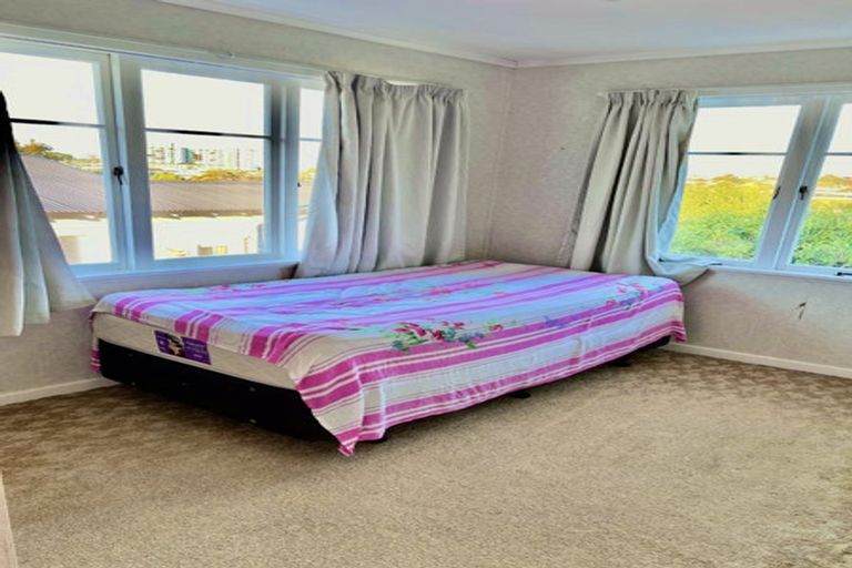 Photo of property in 16 Ambler Avenue, Glen Eden, Auckland, 0602