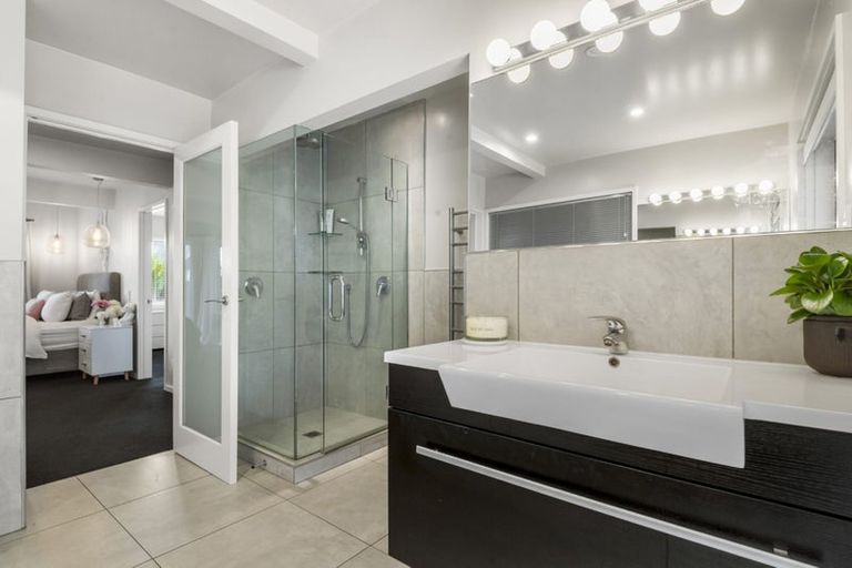 Photo of property in 24 Muritai Road, Milford, Auckland, 0620