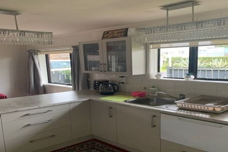 Photo of property in 1/3 West Street, Papakura, 2110