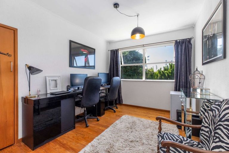 Photo of property in 8 Kashmir Road, Glen Eden, Auckland, 0602