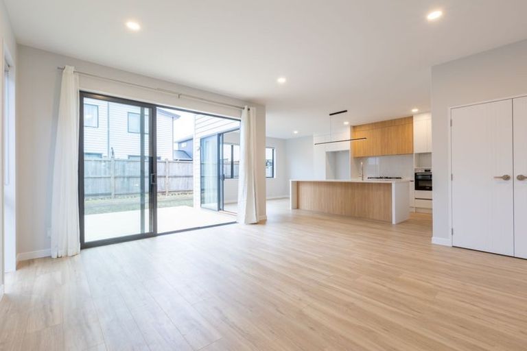 Photo of property in 29 Toanui Road, Hobsonville, Auckland, 0616