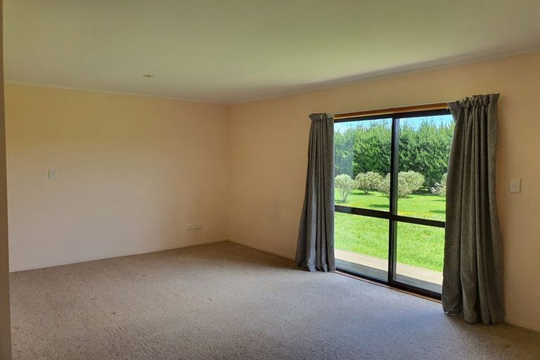 Photo of property in 144 Taupaki Road, Taupaki, Henderson, 0782
