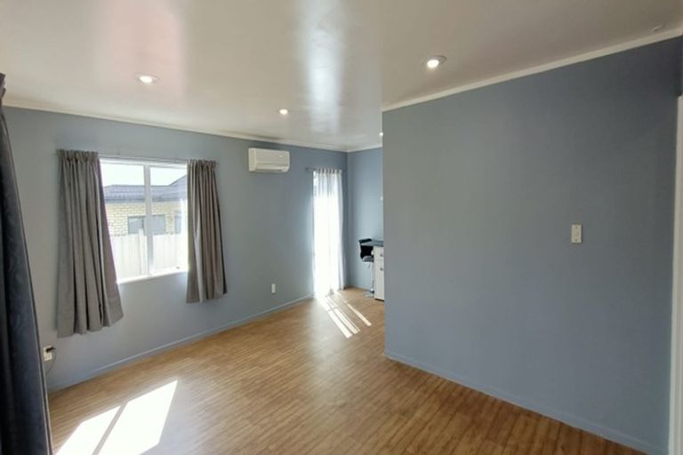 Photo of property in 2/17 Onslow Road, Papakura, 2110