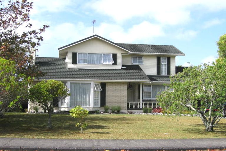 Photo of property in 31 Manhattan Heights, Glendene, Auckland, 0602