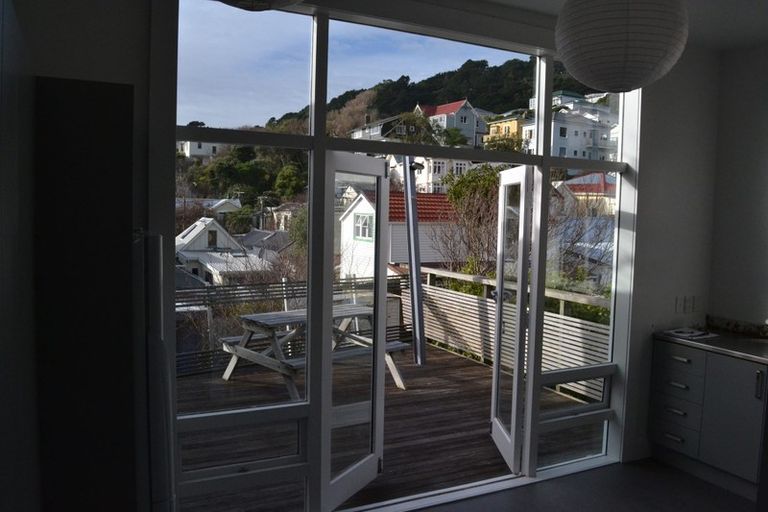 Photo of property in 29 Queen Street, Mount Victoria, Wellington, 6011