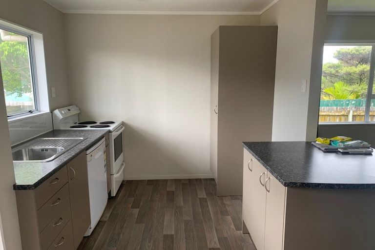 Photo of property in 1/13 Cyril Crescent, West Harbour, Auckland, 0618