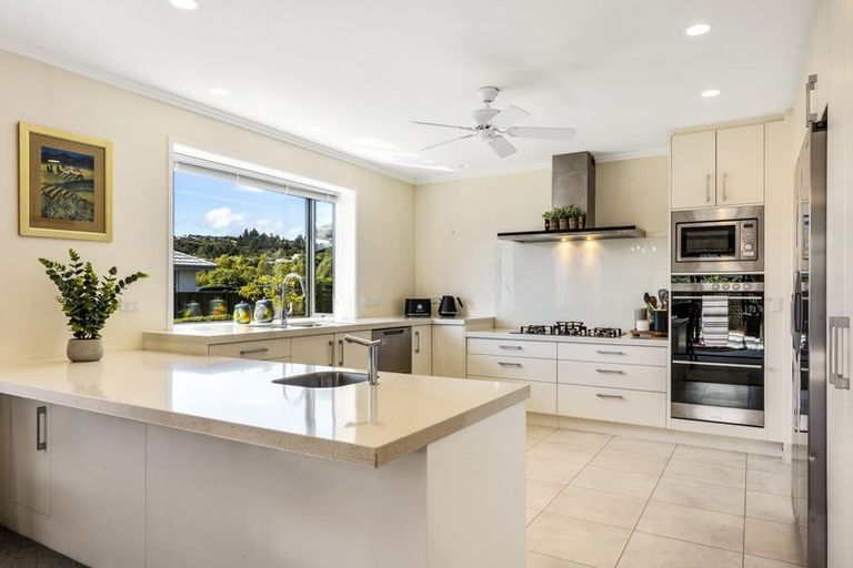 Photo of property in 4 Sunstone Crescent, Brown Owl, Upper Hutt, 5018