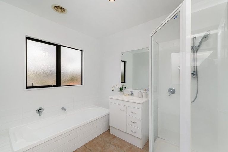 Photo of property in 16 Greenstone Place, Aotea, Porirua, 5024
