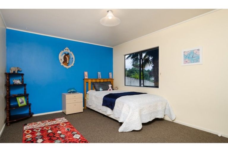Photo of property in 46 Zefiro Drive, Massey, Auckland, 0614