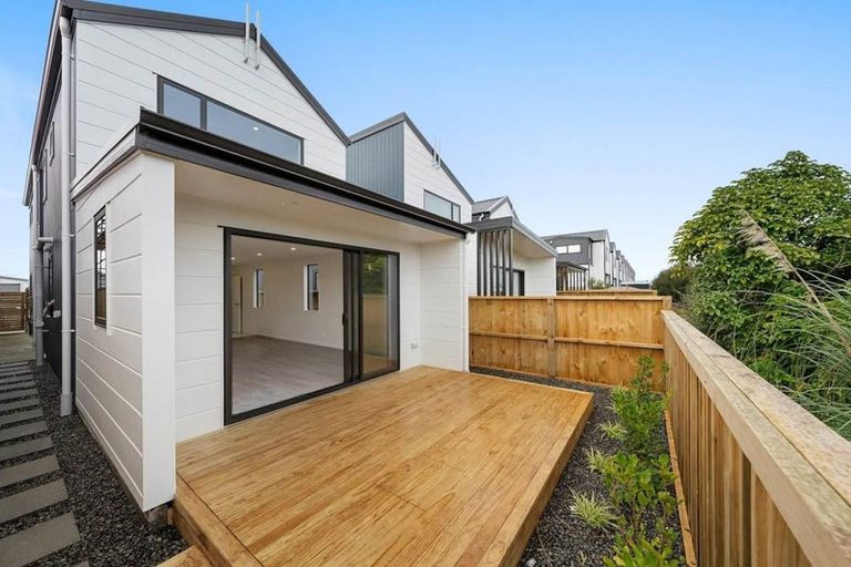 Photo of property in 35 John Gray Street, Papakura, 2110