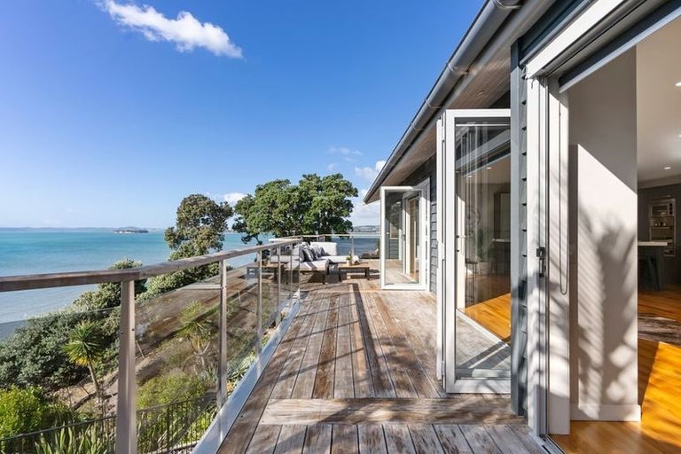 Photo of property in 17 Rangitoto View Road, Cockle Bay, Auckland, 2014