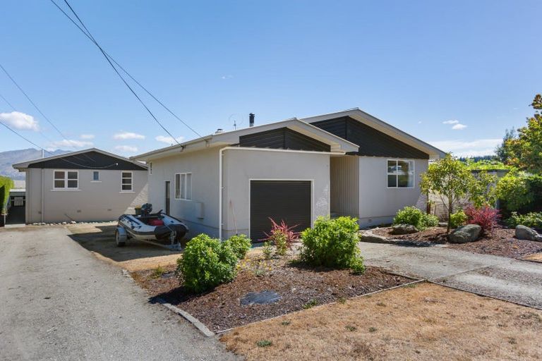 Photo of property in 135 Upton Street, Wanaka, 9305