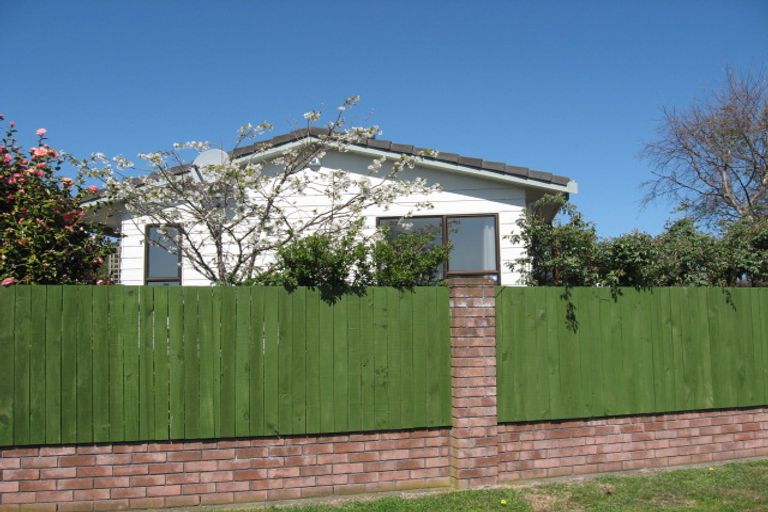 Photo of property in 17 Rosewood Place, Paraparaumu, 5032