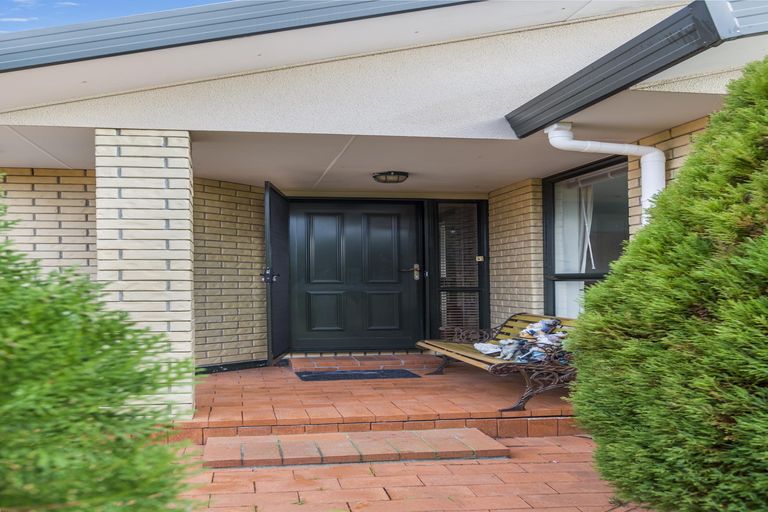 Photo of property in 69 Lothian Brae, Wattle Downs, Auckland, 2103