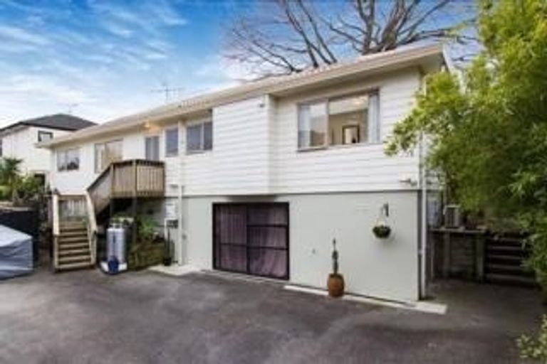 Photo of property in 1/20 La Perouse Street, Botany Downs, Auckland, 2010