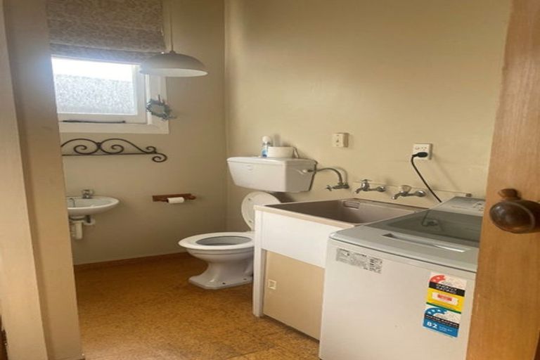 Photo of property in 16 Sealy Road, Bluff Hill, Napier, 4110