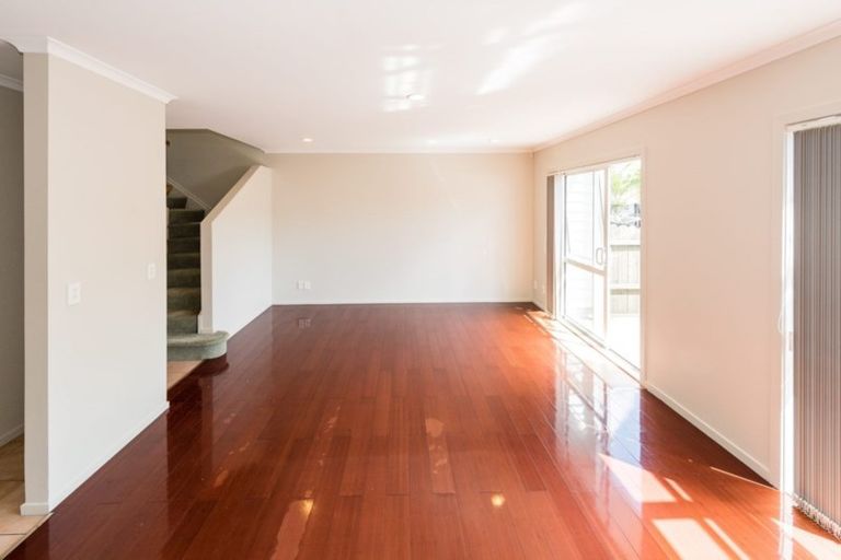 Photo of property in 6/78 Fernhill Way, Oteha, Auckland, 0632