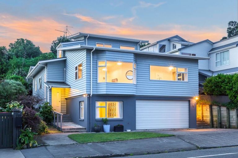 Photo of property in 18 Beach Road, Plimmerton, Porirua, 5026