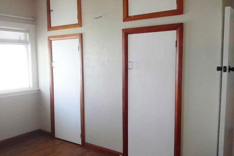 Photo of property in 33 Breakwater Road, Moturoa, New Plymouth, 4310