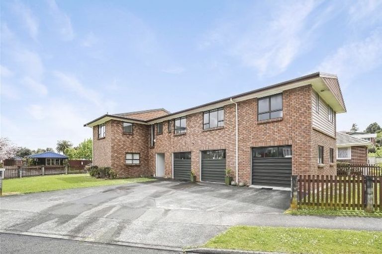 Photo of property in 2 Vista Terrace, Hillcrest, Hamilton, 3216