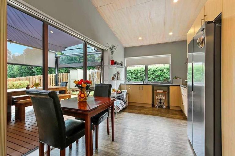 Photo of property in 14b Saffron Street, Birkdale, Auckland, 0626