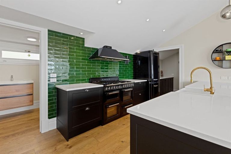 Photo of property in 156 Hackthorne Road, Cashmere, Christchurch, 8022